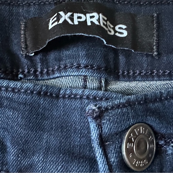 Women’s Express Size 14 Stretch+ Denim Perfect Bermuda Jean Shorts - Picture 3 of 4